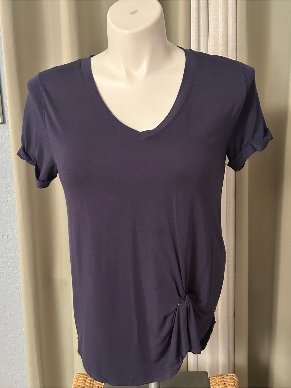 Women's Recreation M V-Neck Short Sleeve Twist Hem Top - Navy